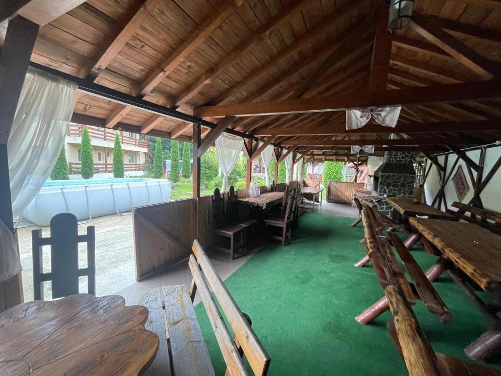 Отель Pensiunea La Padure Cheia, Prahova Maneciu Экстерьер фото