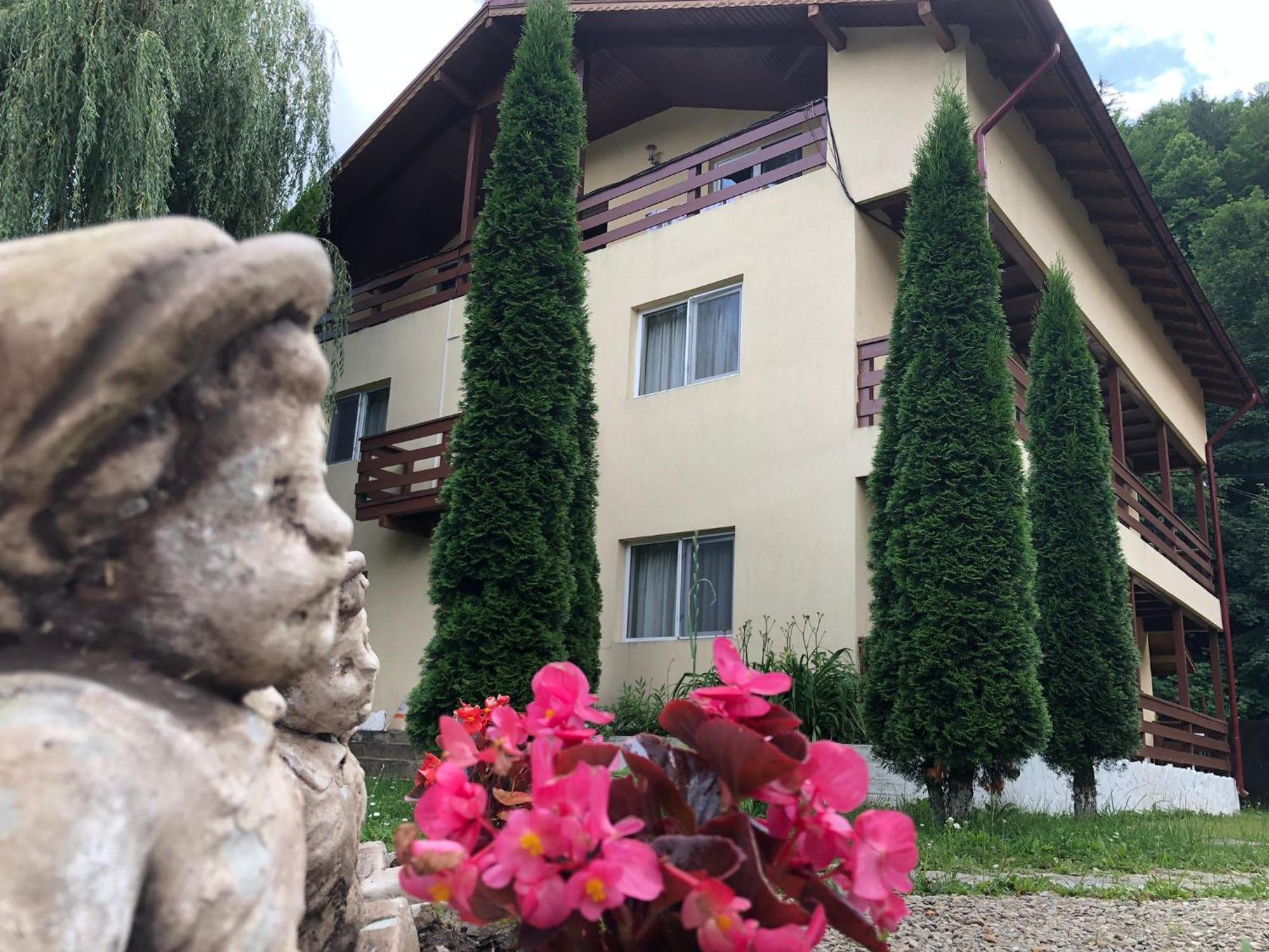 Отель Pensiunea La Padure Cheia, Prahova Maneciu Экстерьер фото